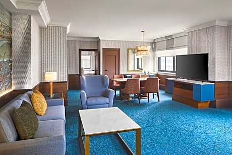 One-Bedroom King Suite with Sofa Bed and Public Square View