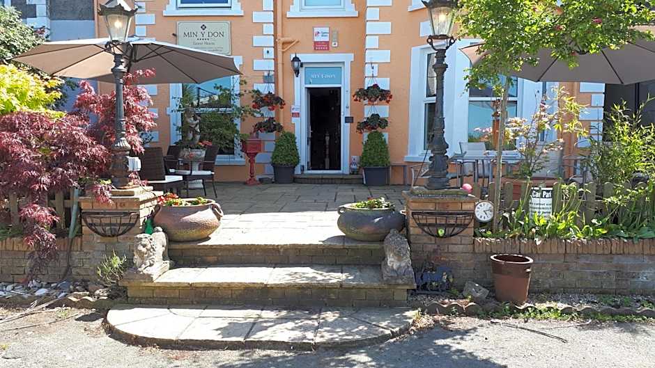 Min y Don Guest House