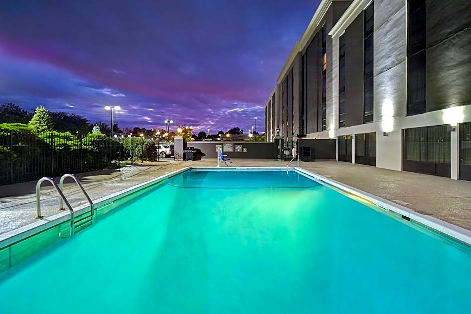 DoubleTree by Hilton St. Louis-Airport