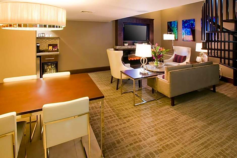 Oasis Hotel & Conv. Center, Ascend Hotel Collection