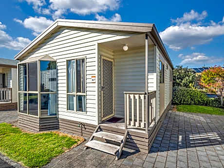 2 Bedroom Queenscliff Cabin