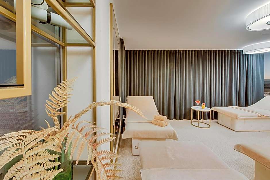 Grand Poet Hotel and SPA by Semarah