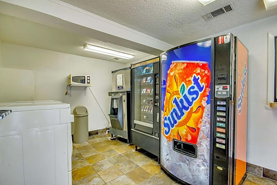 Motel 6-Saint Joseph, MO