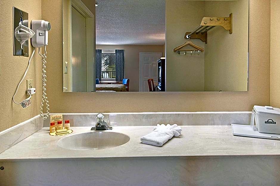 Days Inn by Wyndham Asheville North