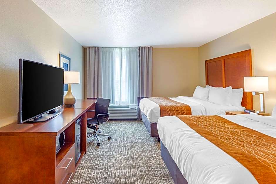 Comfort Inn DeKalb - Adjacent the University
