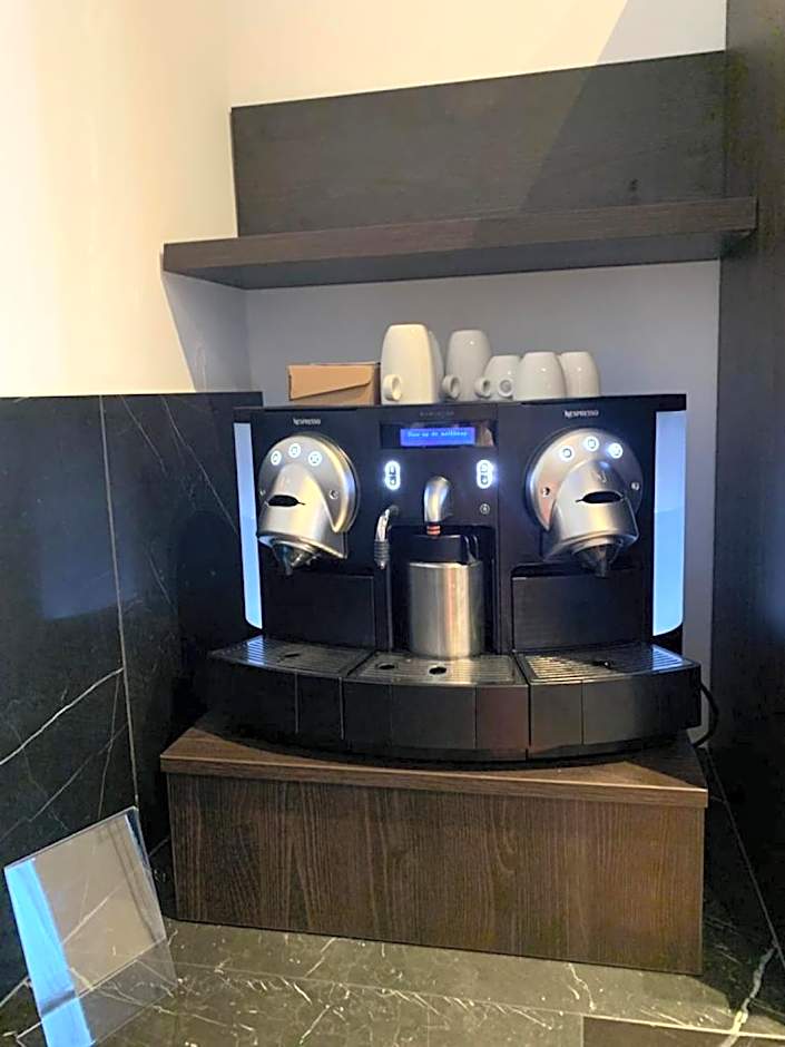 Botanique Suites AirBnB, Antwerp
