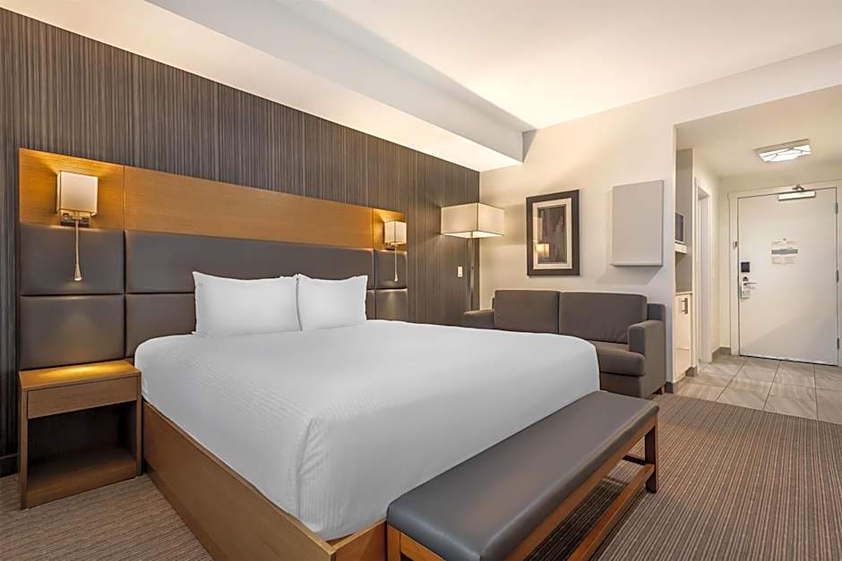 Executive Residency by Best Western Calgary City View North