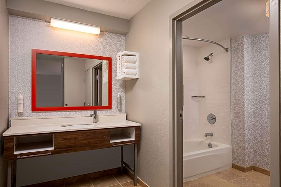 Hampton Inn By Hilton And Suites El Paso-Airport