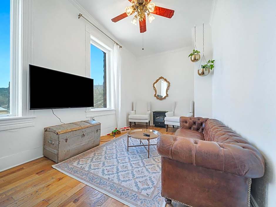 The Historic Grand Canyon Hotel