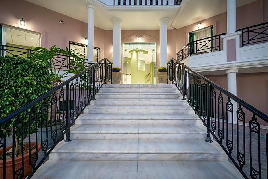 Alamis Hotel & Apartments