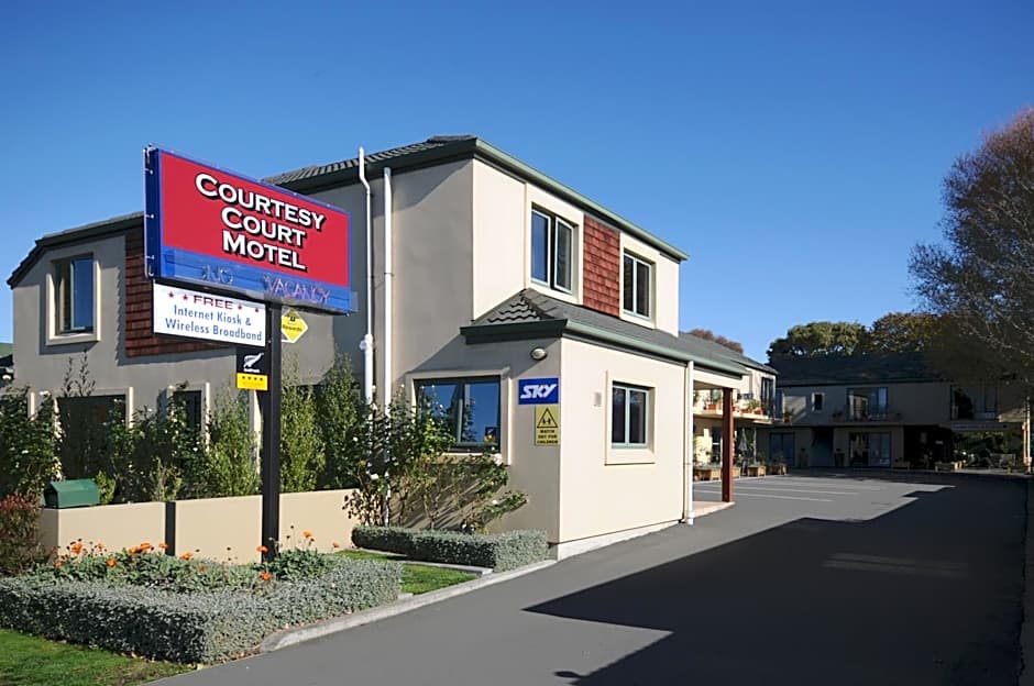 Photo 1 of 24 of Courtesy Court Motel