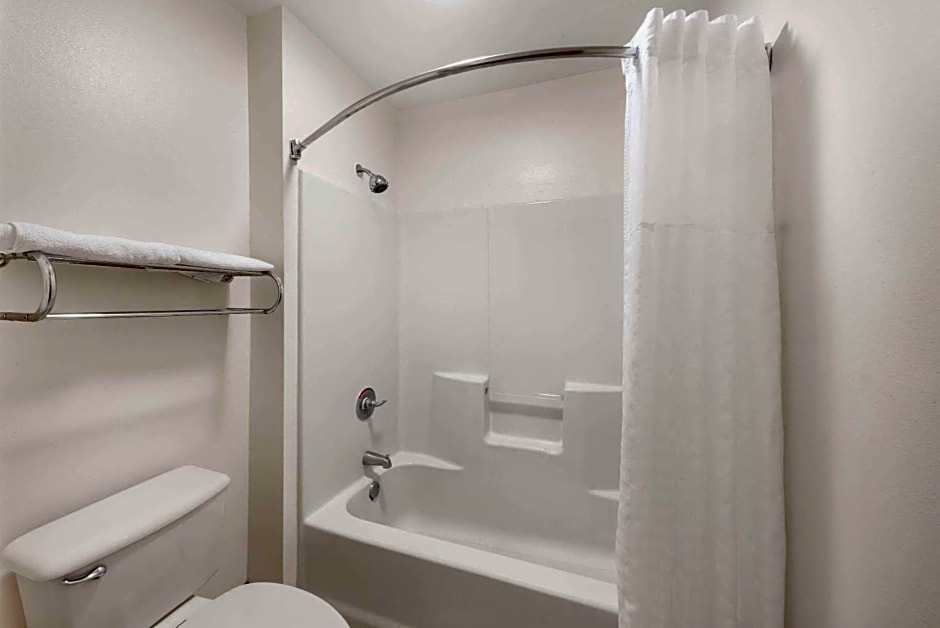 Super 8 by Wyndham Weslaco