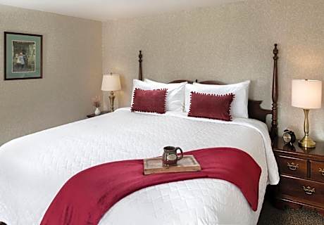 Premium King Room Main Inn or Salt Box