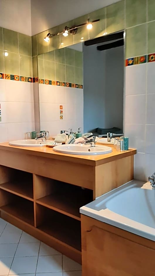 AU MANOIR DE LA BARRE