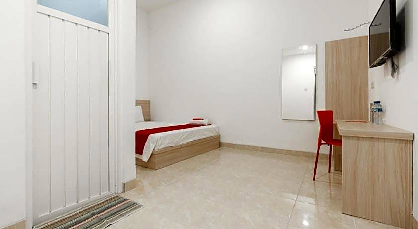 RedDoorz @ Graha Cemerlang Maros