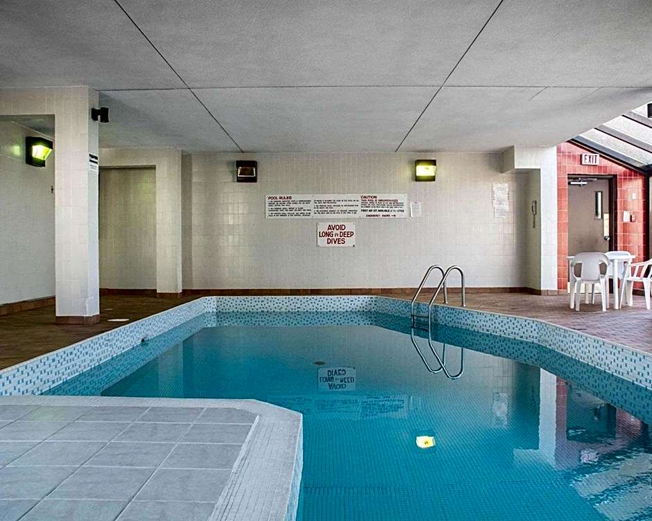 Econo Lodge By The Falls