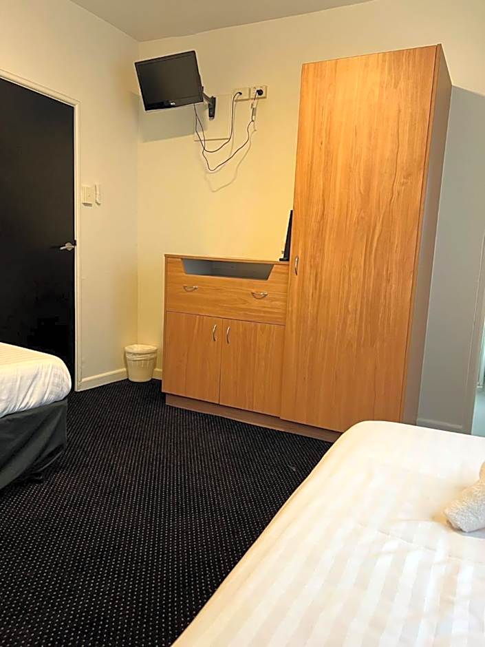 Star Bar Cafe and Hotel