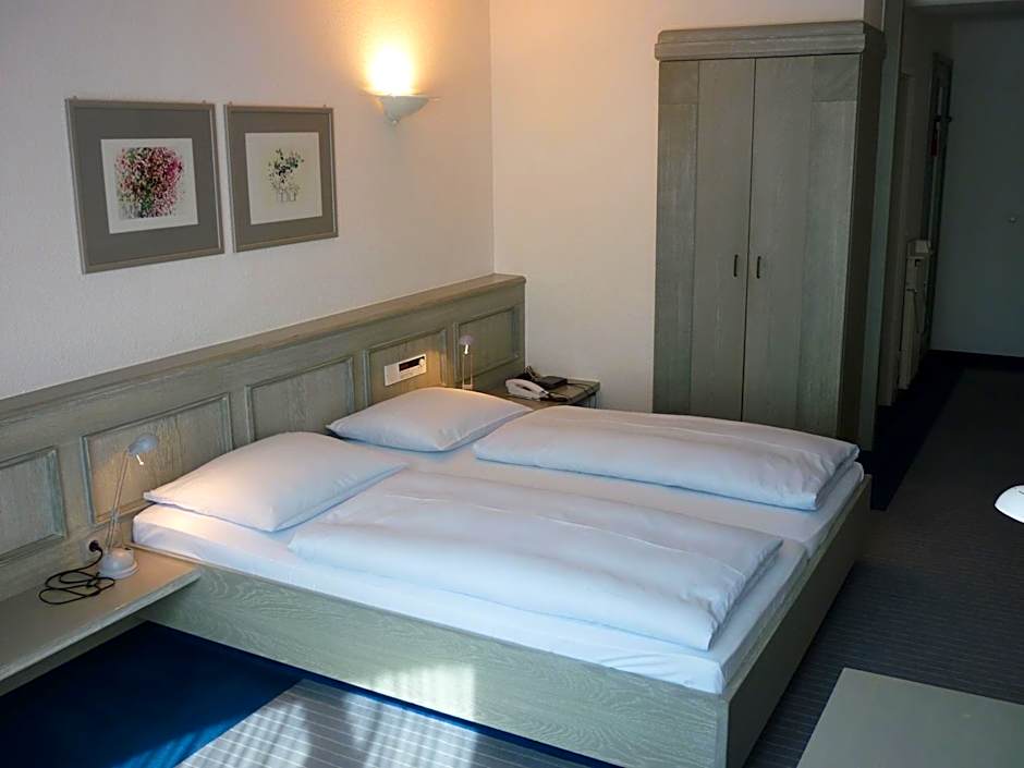 Avenue Hotel