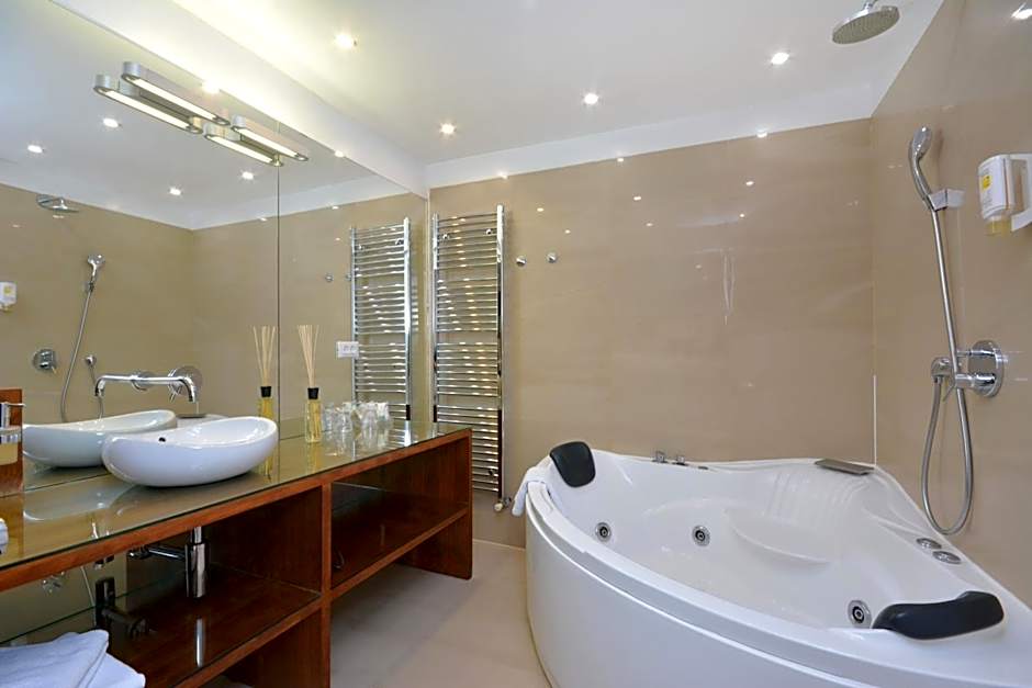 Jupiter Luxury Hotel