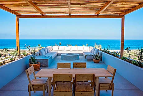 Topia Retreat- Sunset Suite