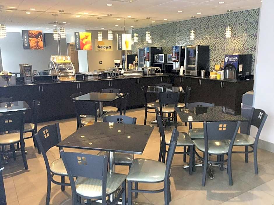 Days Inn & Suites by Wyndham Bonita Springs North Naples