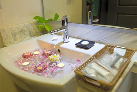 Executive Suite - Free Pickup