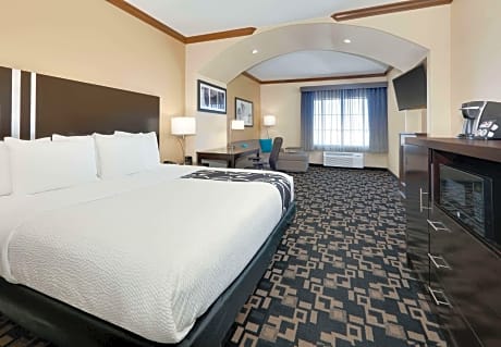 1 King Bed Non-Smoking