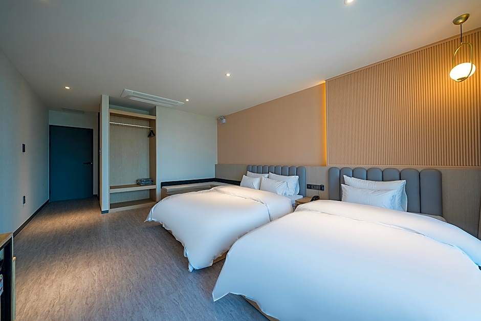 Brown Dot Siheung Geobuksum