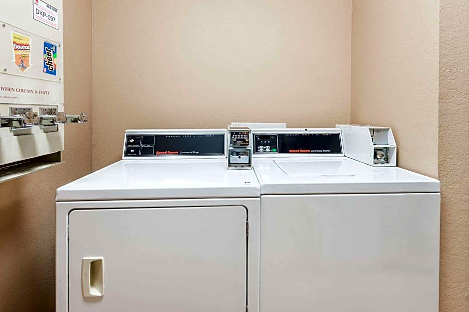 Super 8 by Wyndham Greenville