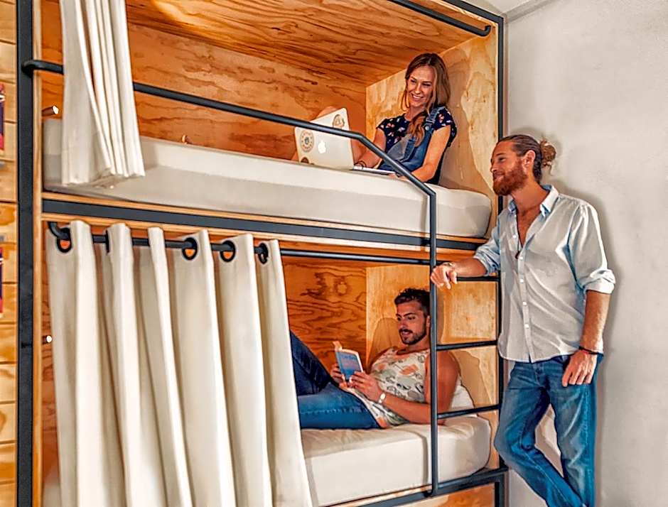 Nomads Hotel, Hostel & Rooftop Pool Cancun