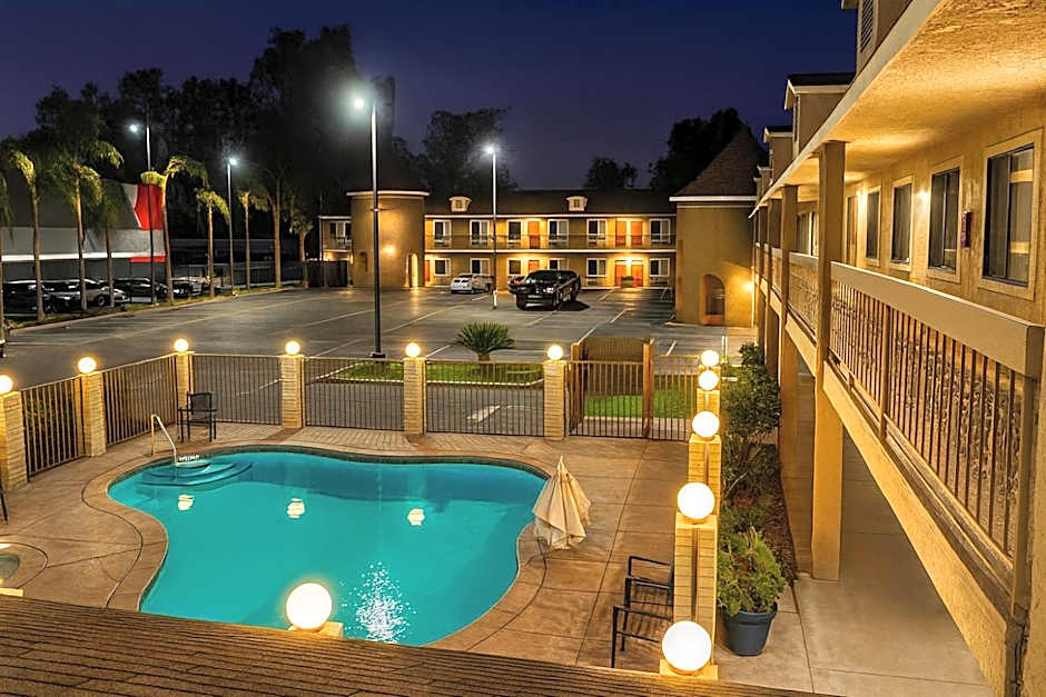 Super 8 by Wyndham Bakersfield South CA