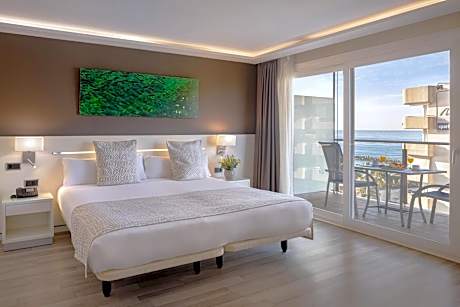 Triple Room with Sea View