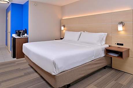 Standard King Room with Accessible Tub - Mobility Access