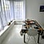 Martin City Stay - Elegant Apartment with Private Parking