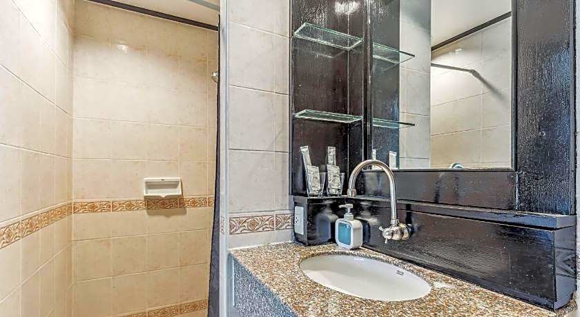 Rattana Karon Beach Hotel