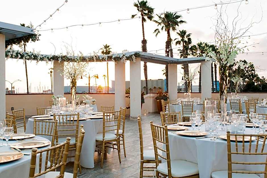 Redondo Beach Hotel, Tapestry Collection by Hilton