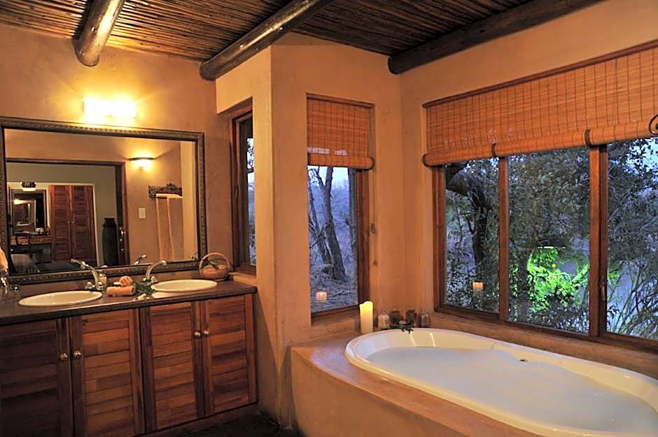 Waterbuck Game Lodge Thornybush Nature Reserve