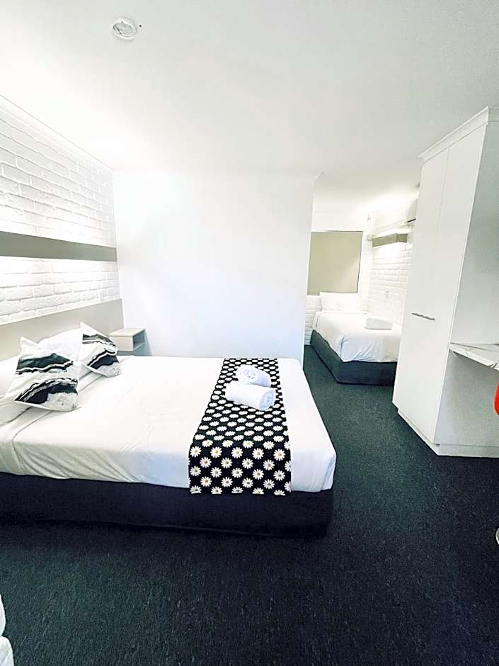 Jacaranda Place Motor Inn