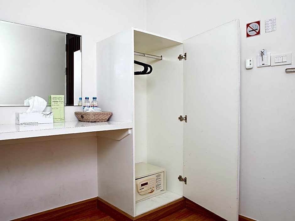 White House Asoke Sukhumvit 18