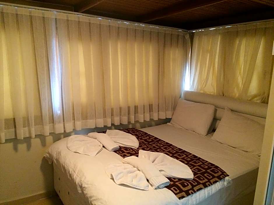 Black Bird Suite Hotel