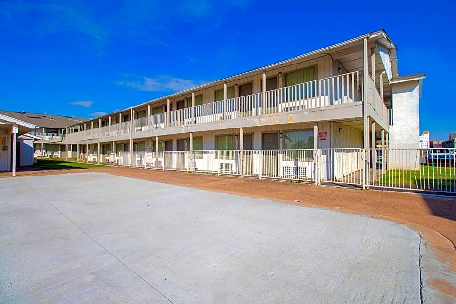 Studio Inn Extended Stay Oklahoma City Airport by OYO