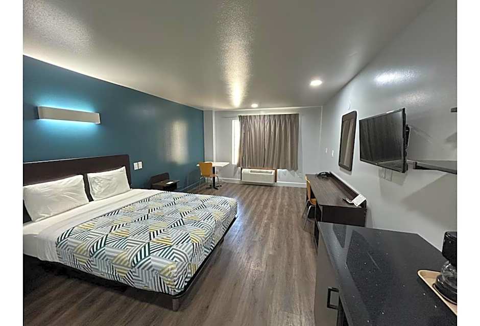 Studio 6 Suites Hesperia, CA West Main Street I 15