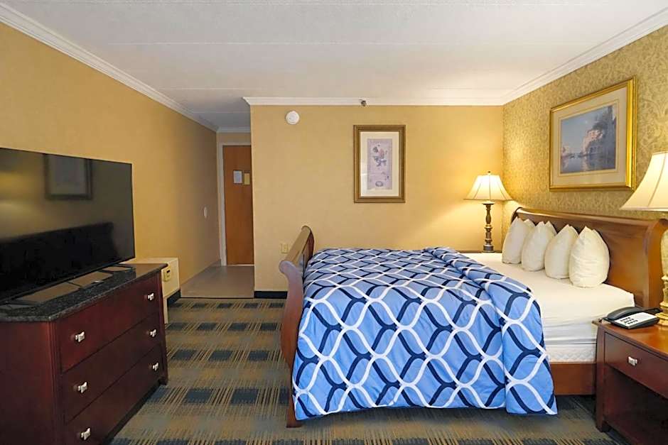 Riverview Inn & Suites