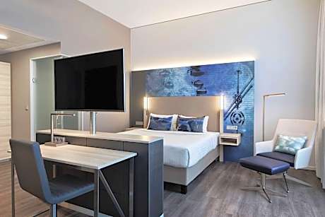 Junior Suite, 1 King Bed with Sofa bed (1 King Bed and 1 Double Sofa Bed)