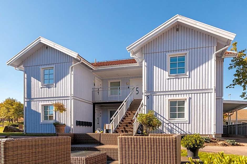 Easy Livin' Apartment Hotel