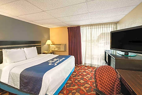 1 King Bed, Smoking