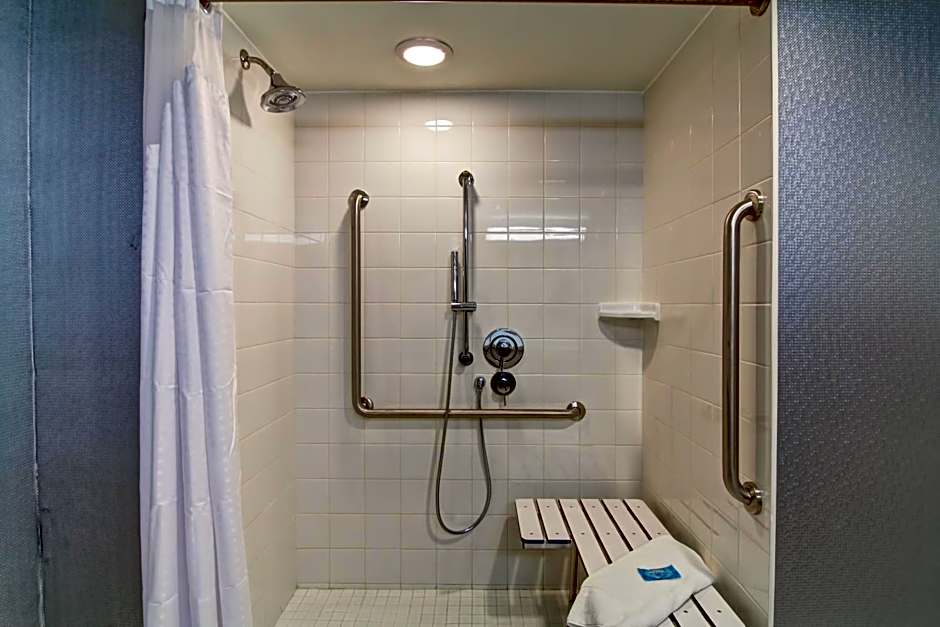 Holiday Inn Express & Suites Oshawa Downtown By IHG