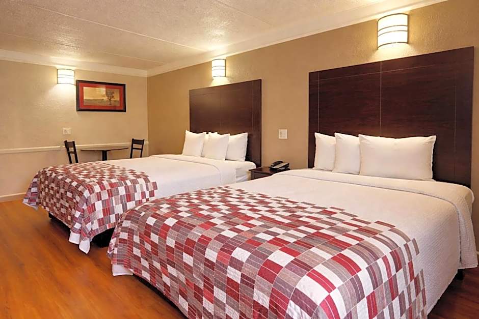 Red Roof Inn & Suites Houston - Hobby Airport
