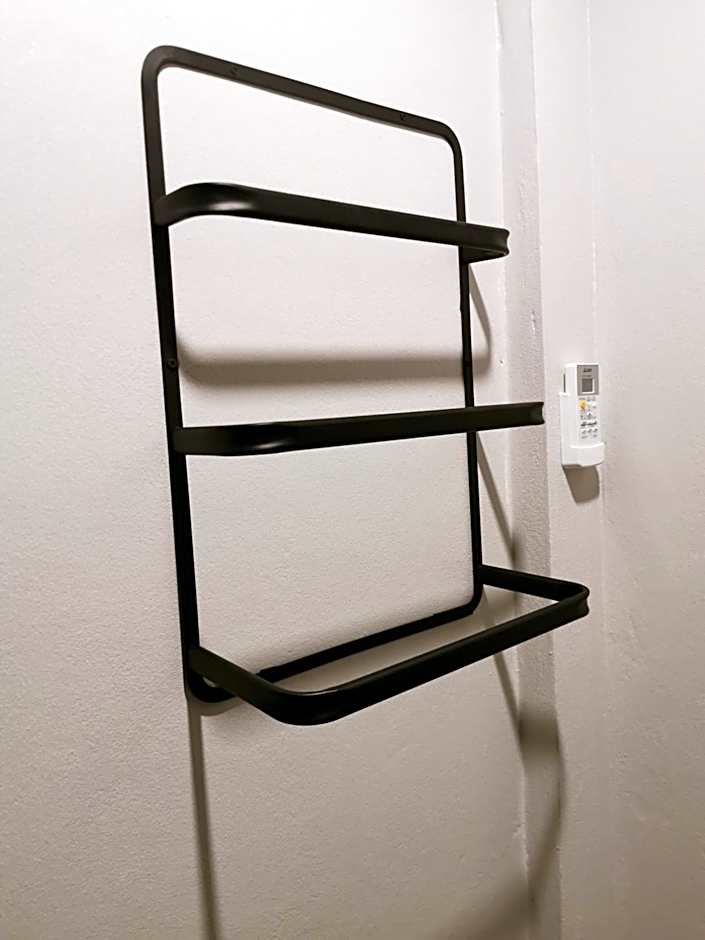 Foto 1 di 8 di Single Room with Shared Toilet