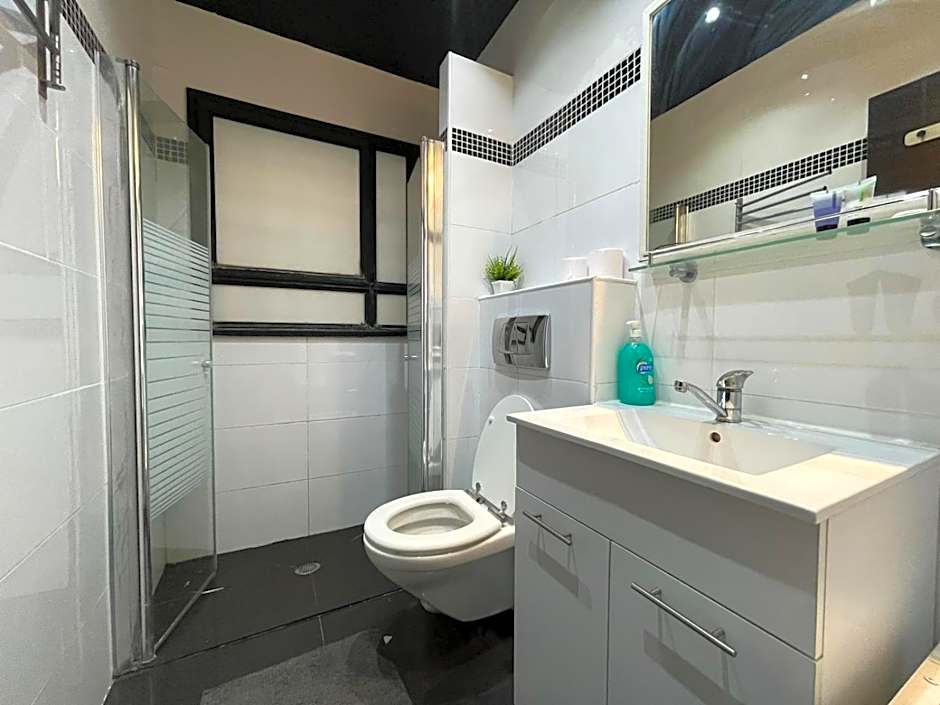 3Bedroom Suite 10 with Balcony and shelter